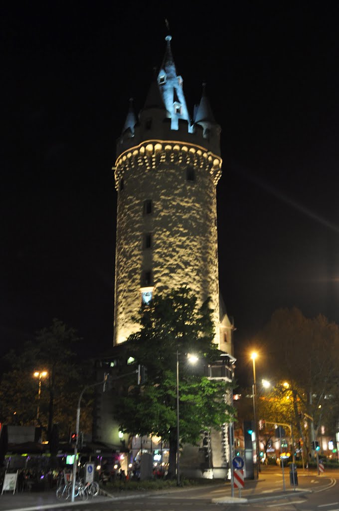 Eschenheimer Turm by Ser Viajero