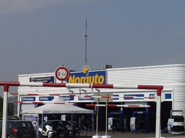 Norauto centre commercial régional de La Toison d'or by divio