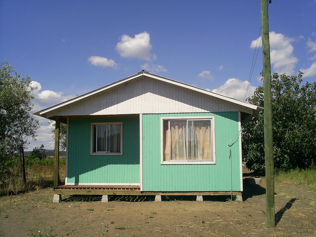 Pueblo Viejo, Comuna de Ránquil (casa Srta. Graciela Cárdenas) by Felipe Rebolledo