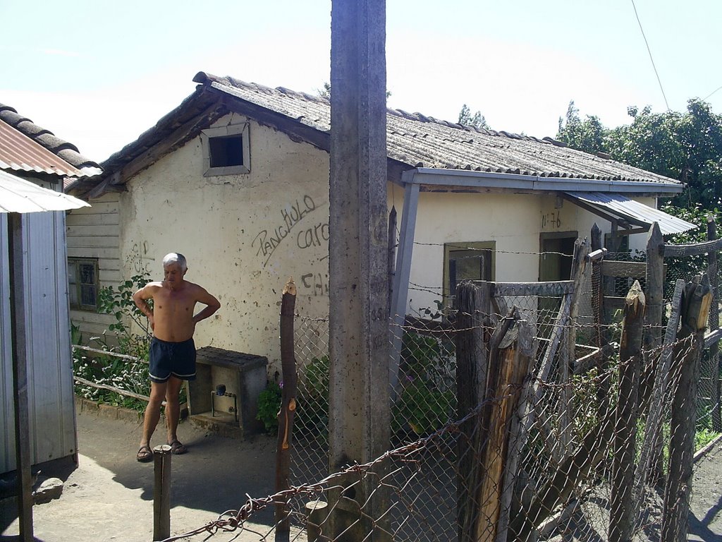 Pueblo Viejo, Comuna de Ránquil (casas Sr. Misael Basso y Sra. Ana Muñoz Basso) by Felipe Rebolledo