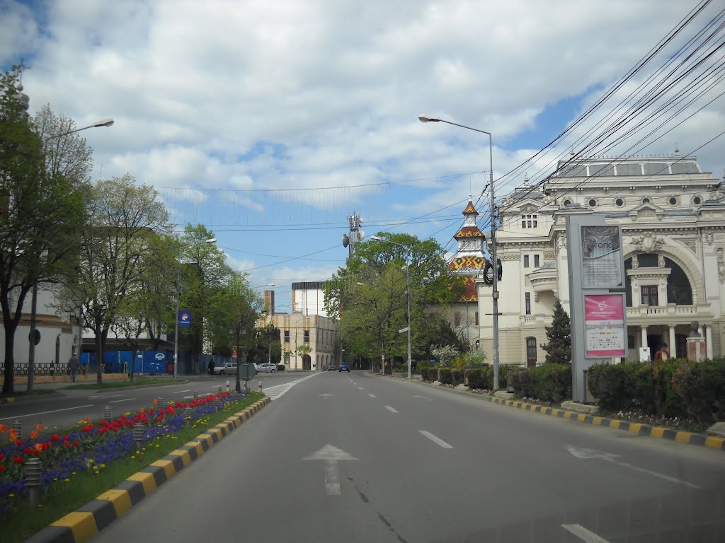 Str.Republicii,în dreapta Teatrul Municipal Maior Georghe Pastia.Focșani. by Adrian Danga