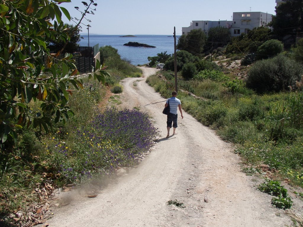 The little rock beach near the old city (Dalt Vila) by Garhar