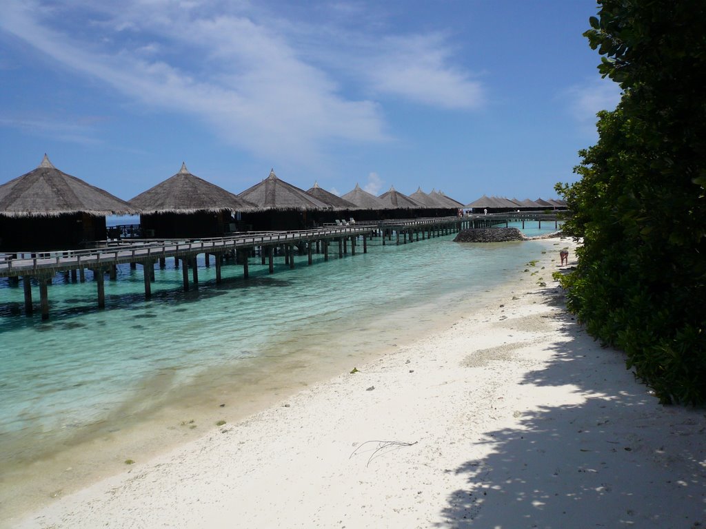 Kuramathi Water Bungalows by Dr.Karin Dobat