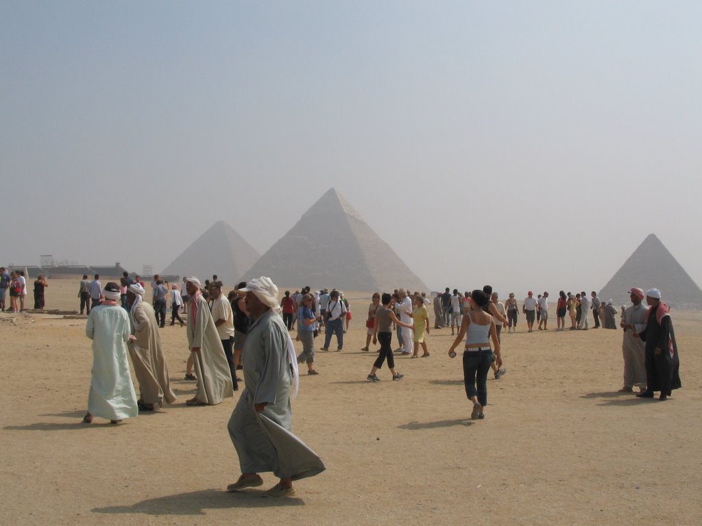 The Pyramids and crowd by Fideli