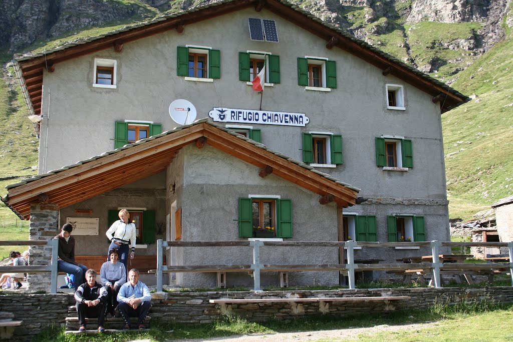 Angeloga:rifugio chiavenna, punto base per escursioni. by conte di cavour