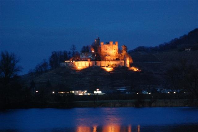 Schloss Ortenberg bei Nacht by Bessel