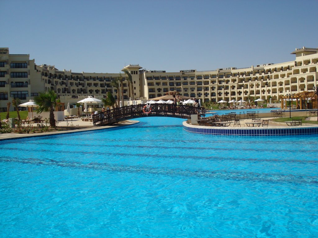 Hurghada Pool im Steigenberger by cogitoergosum44