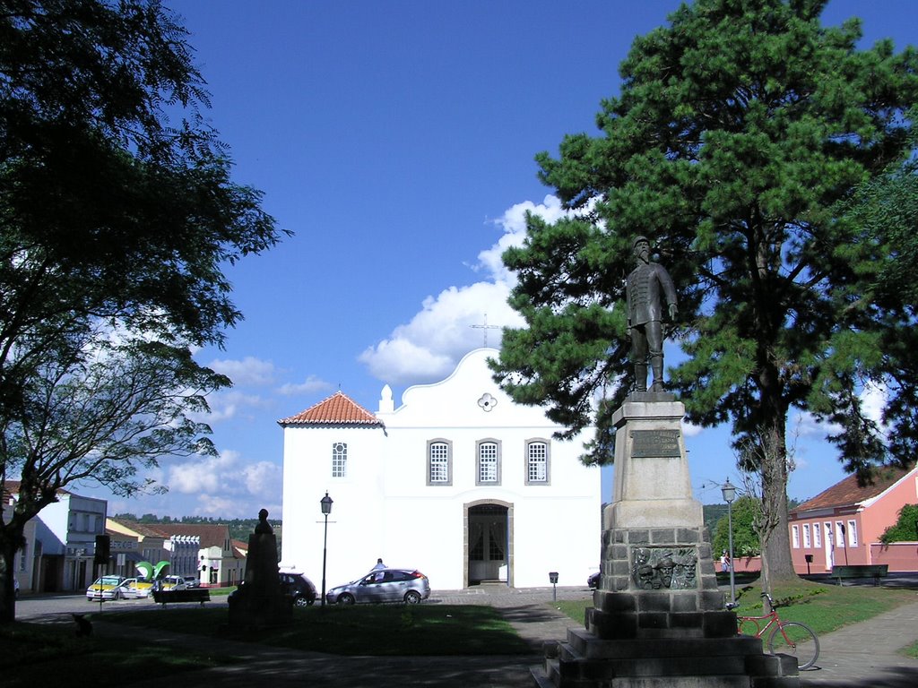 Estátua General Carneiro e Igreja Matriz by Graiazoo