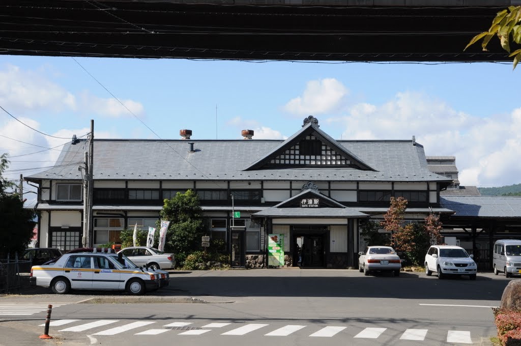 Date station of the JR East Tohoku Line in Fukushima prefecture, Japan. Taken on October 11, 2009. 伊達駅, 東北本線, JR東日本, 福島県 by kurukuruO82