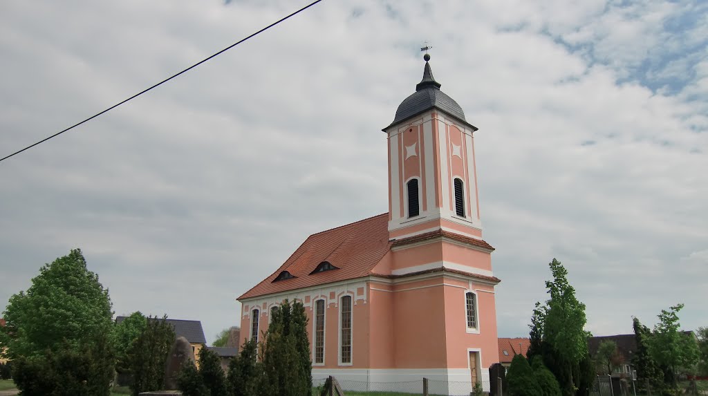 Die Kirche wurde 1755 im friderizianischen Stil in Reesdorf erbaut. by uscha