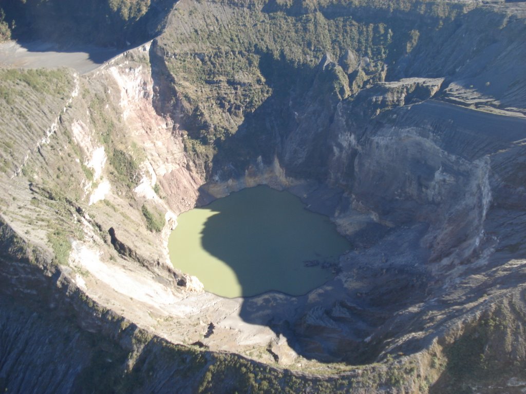 Volcan Irazú by Gino Vivi