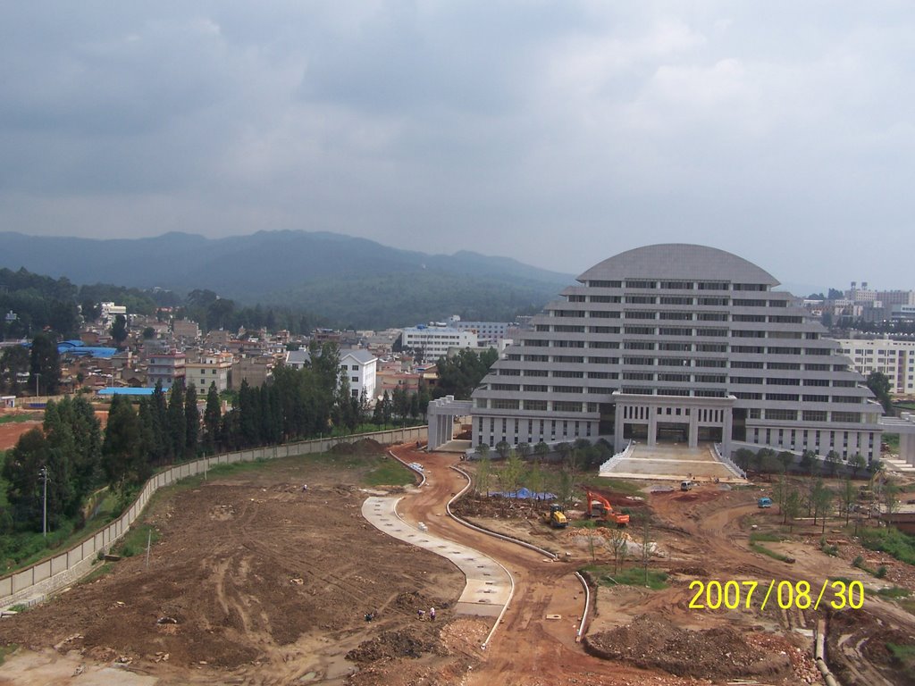 Yunnan Agricultural University 科技大楼及建设中的新校区 by 七色彩云南