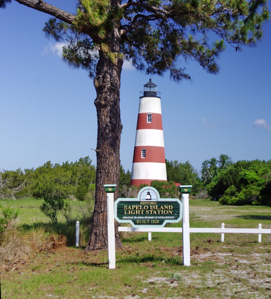 2012 04, Ga, Sapelo Island - lighthouse by Qwilleran