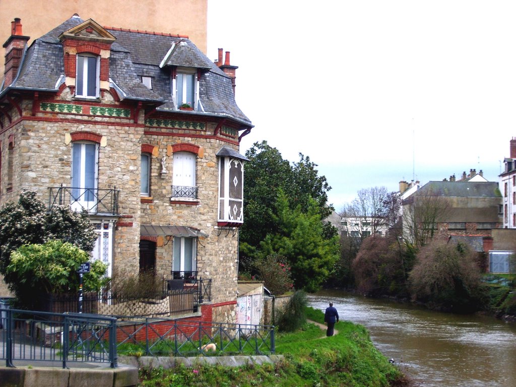 Casa atípica en Rennes by L'Anarchiste