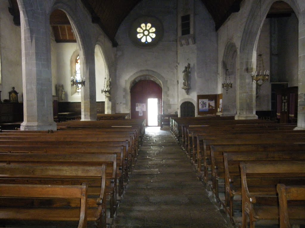 L'interieur de l'eglise de gennes sur seiche by chisloup