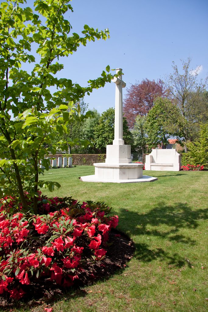 Moorseele Military Cemetery by Werner Van Caneghem