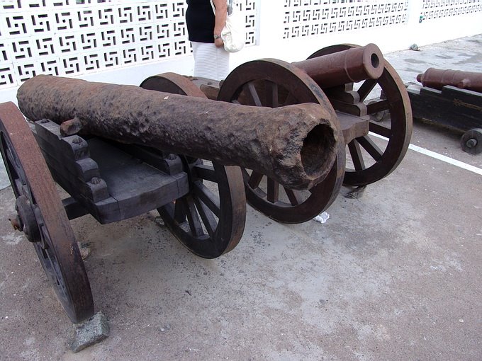 Museum in Fujairah, Cannon by Stanislav Krejcik ww…