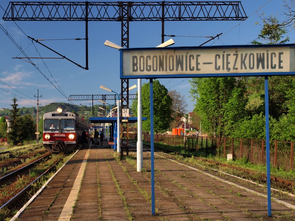 ED72-009rb na stacji W Bogoniowicach - Ciężkowicach by Koziołrogacz