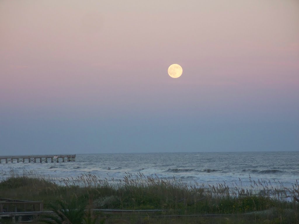 The Moon by felixhausdorff