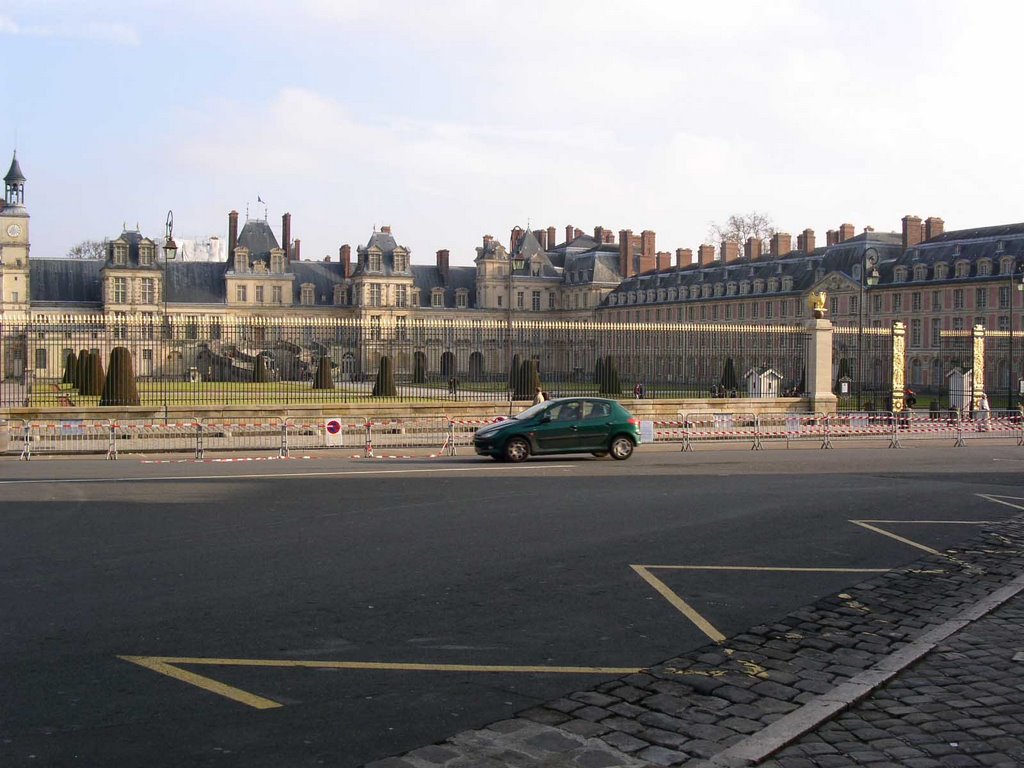 Fontainebleau (view from bus stop) by chilinium