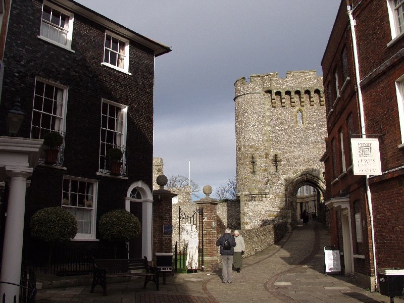 2008.01.16 - looking north from the High Street towards the Barbican gate of Lewes castle by Alwyn Rh Joyce