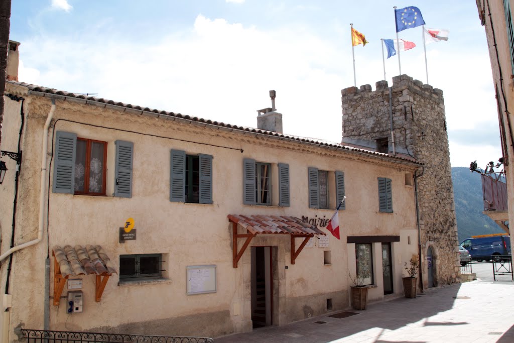 Saint Auban - la mairie by jacro