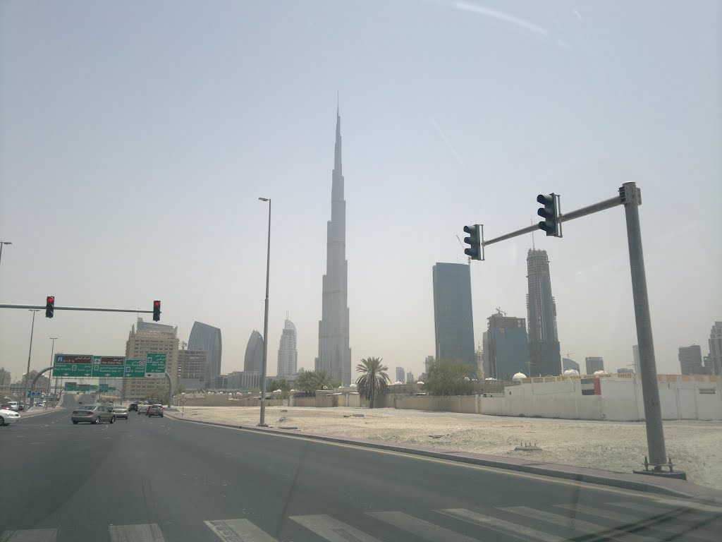 Burj Khalifa by tehillahpsalmist