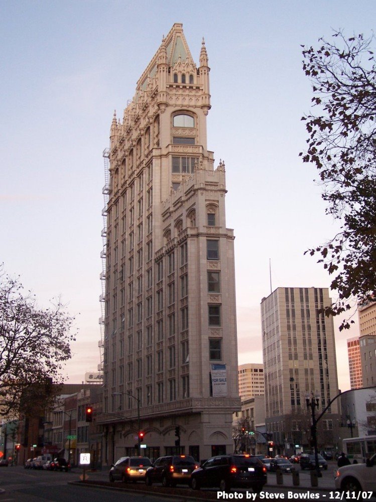 Triangular building at Broadway and Telegraph by smb56