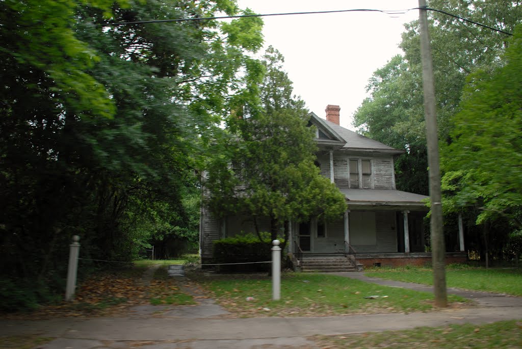 Abandoned House by Chucklestheclown