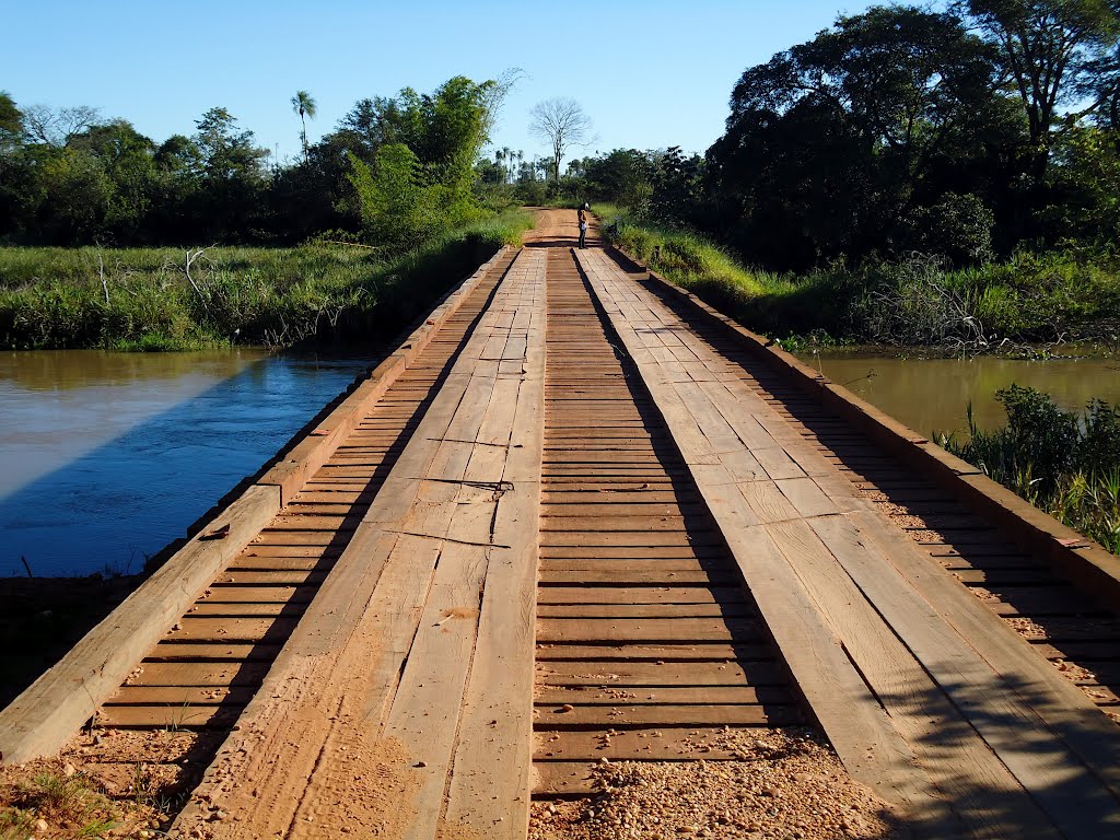 Ponte sobre o rio guirai. Novo Orizonte Do Sul by zenildo43