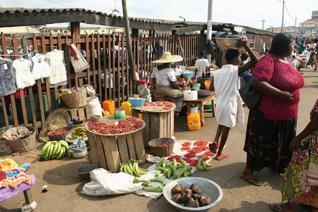 Ghana - Elmina : Liver Pool Road - Markt : Plantane en kinky by Scholte