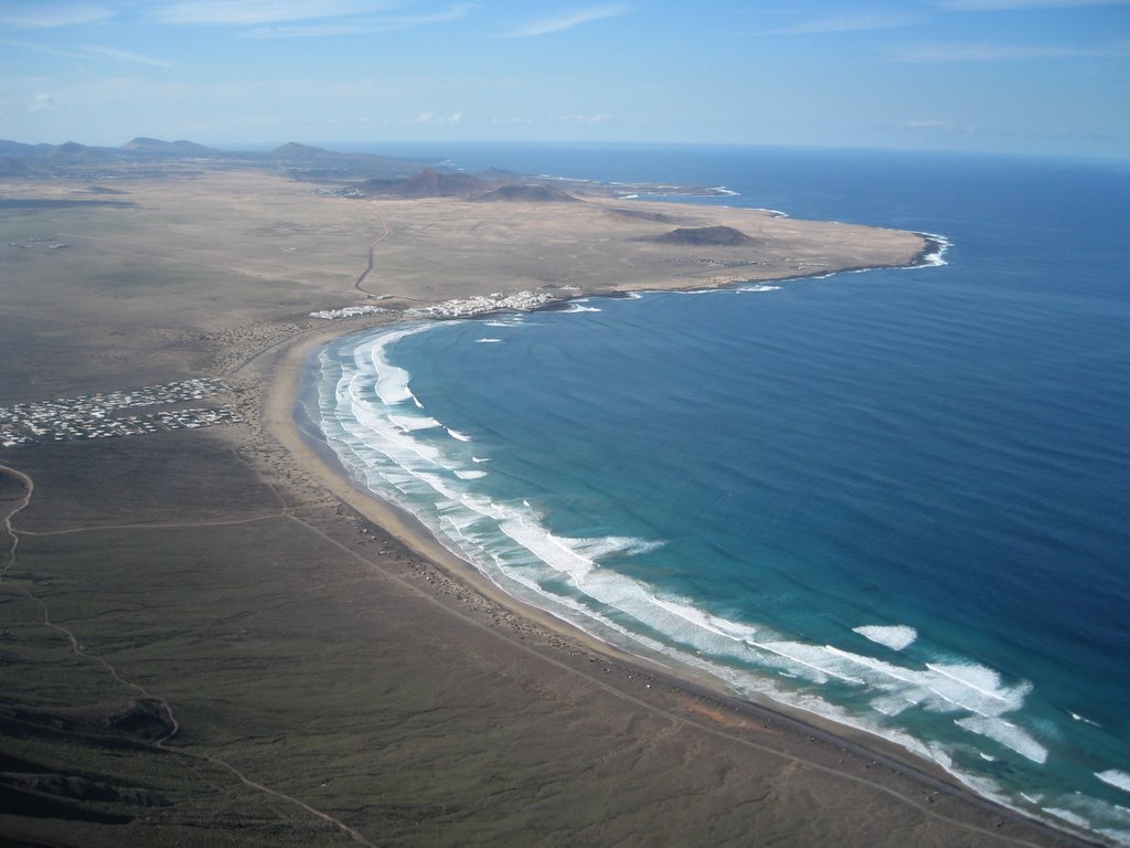 VISTA DE FAMARA DESDE MIRADOR by Damian  Castro