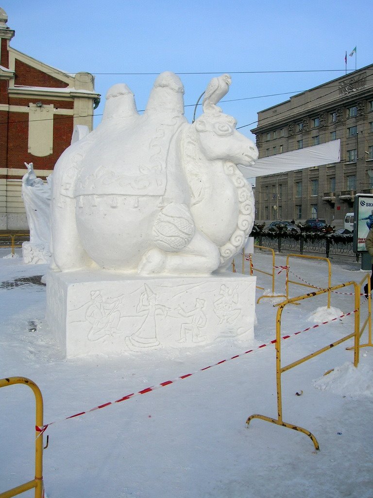 Russia, Novosibirsk, Square "Pervomaiskiyi", Snow figure 2008 / Россия, Новосибирск, Первомайский сквер, Снежная фигура 2008г by Vladimir Kharitonov