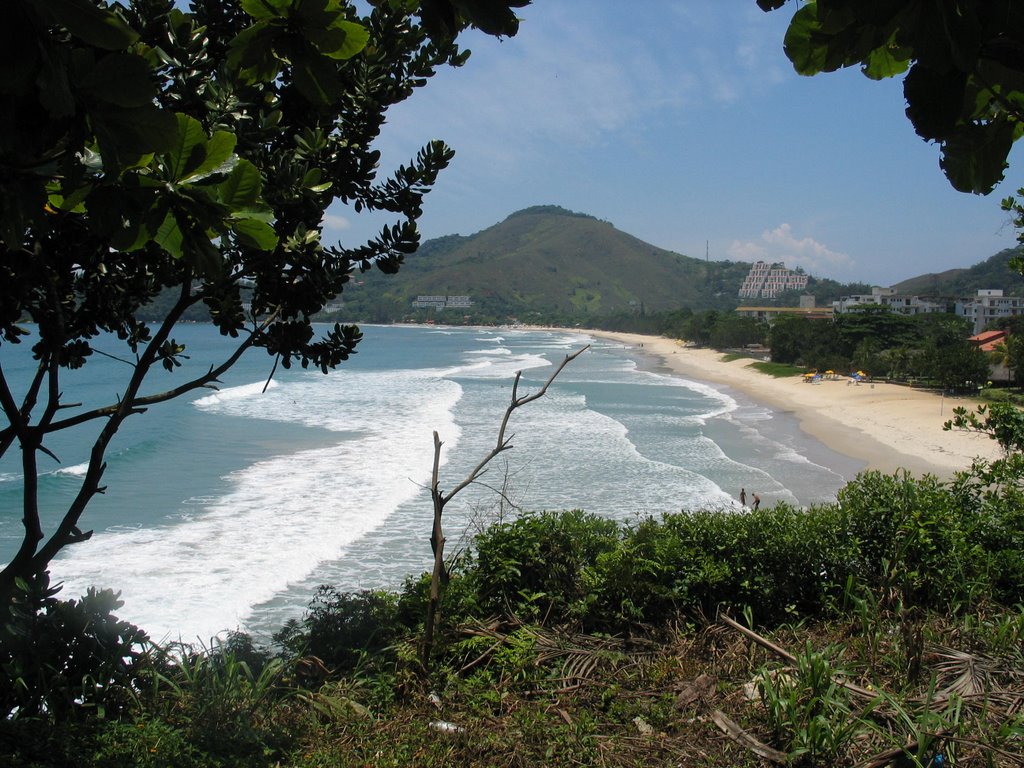 Strand von Toninhas by Frederico Horn