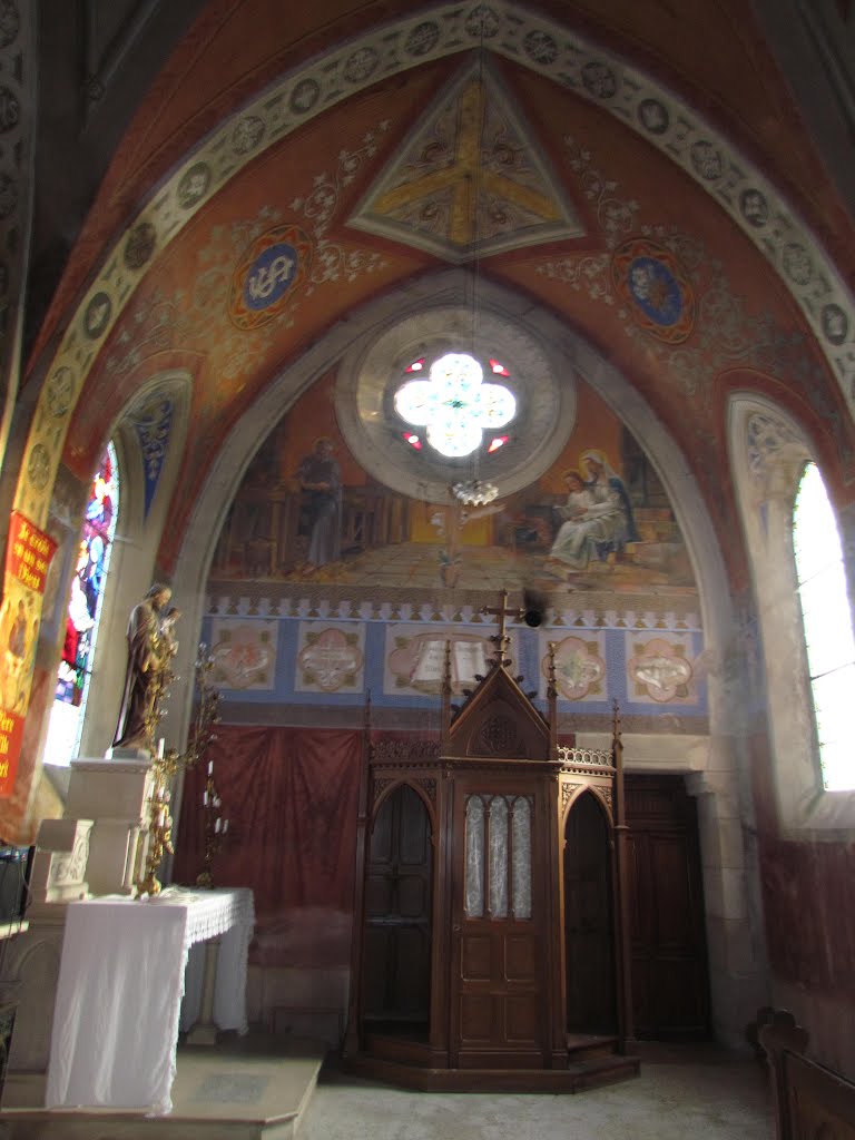 Intérieur de l'église de Rouvrois sur Meuse by lamiss55