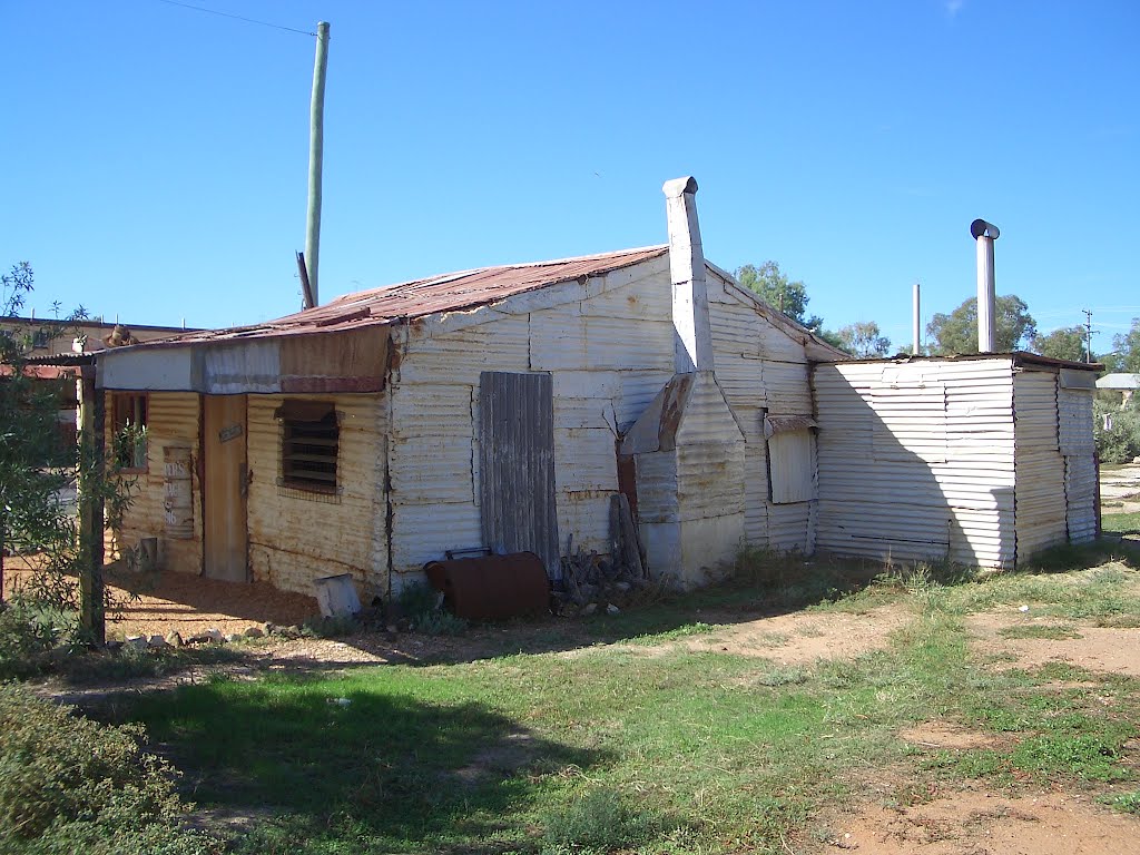 Not all opal miners strike it rich, Lightning Ridge. by big ted