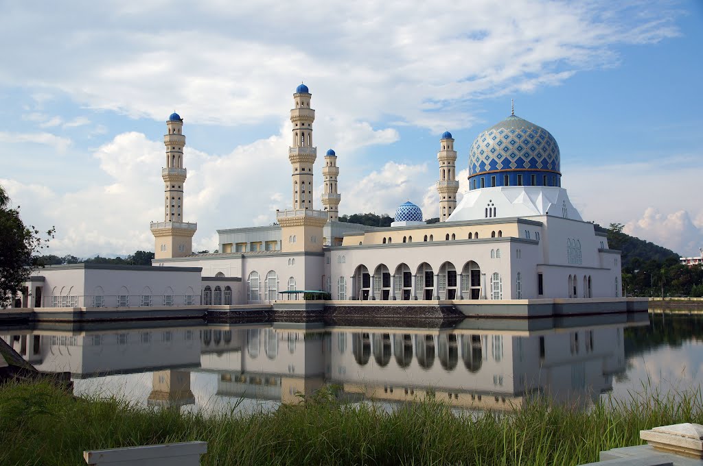 City Mosque Sabah 沙巴市內水上清真寺 by Cheuk