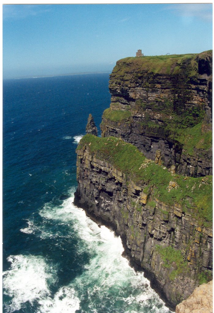 Irlanda - Cliffs of Moher dall'alto in basso (fatta carponi sul bordo) by ©marica ferrentino