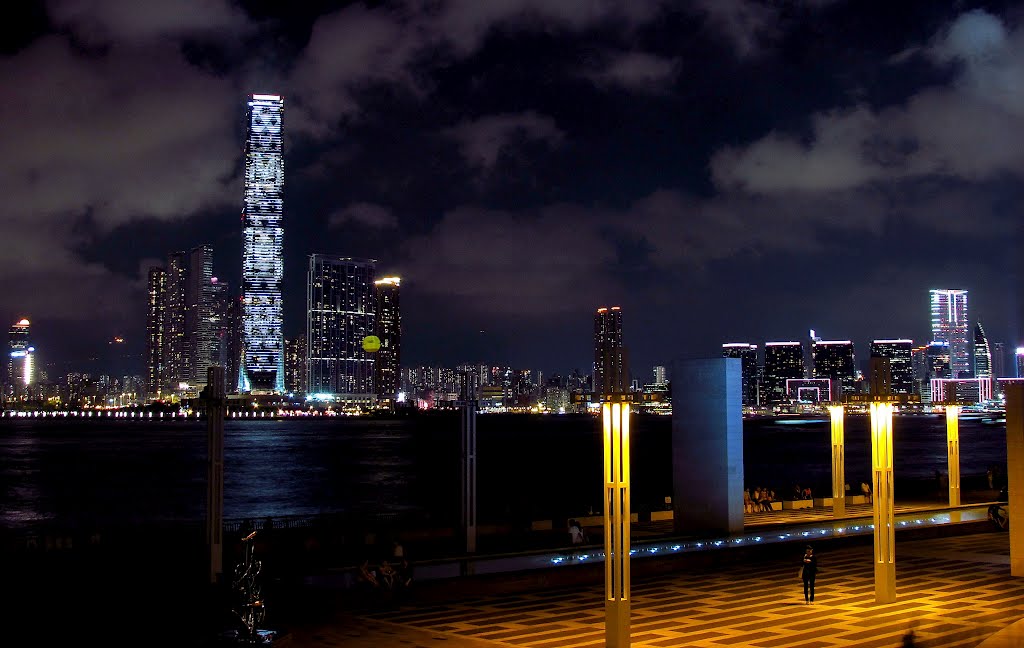 香港 孫中山紀念公園 望 九龍 ICC on Kowloon side as seen at Dr Sun Memorial Park,Hongkong by Percy Tai  漆園童