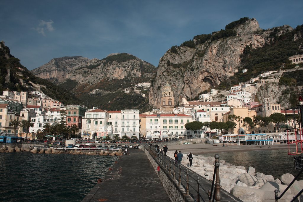 Amalfi Blick von der Seebrücke by Thomas Schwenk