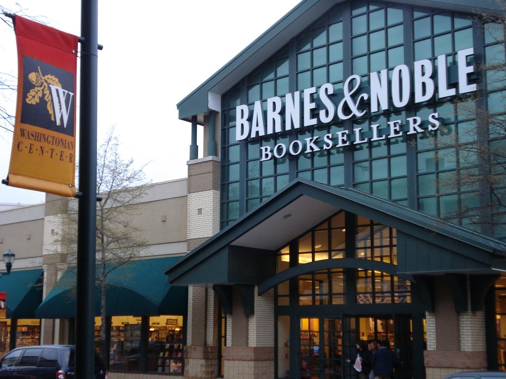 Barnes & Noble in Washingtonian Boulevard by Ivan Pumayalla