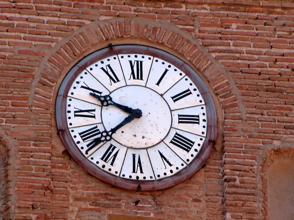 BERGASA (Valle del Cidacos-La Rioja). 2005. 01. Reloj de la iglesia parroquial. by Carlos Sieiro del Nido