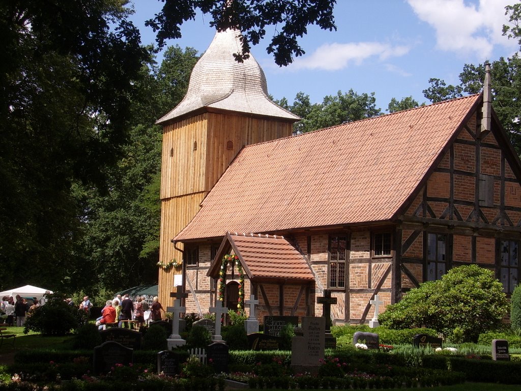 Kirche in Dammwolde by Pit Strehl