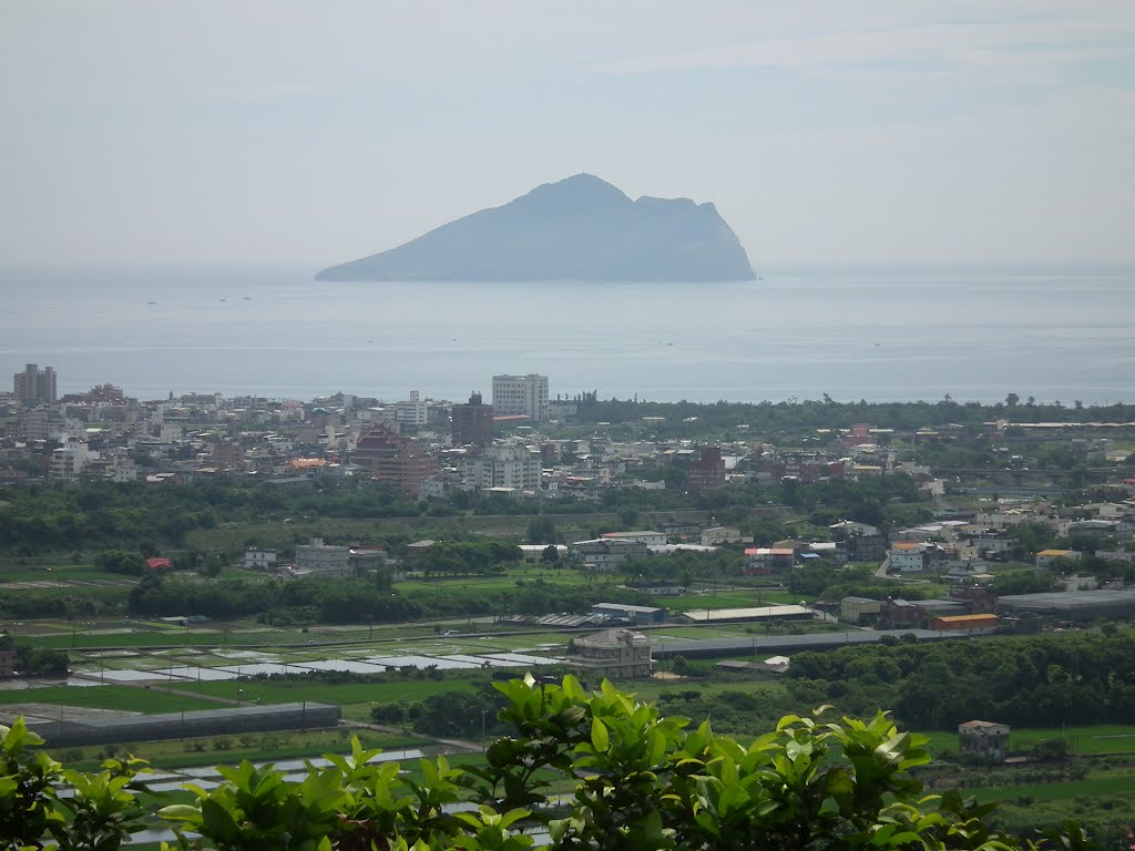 Guishan Island 龜山島 by deekew