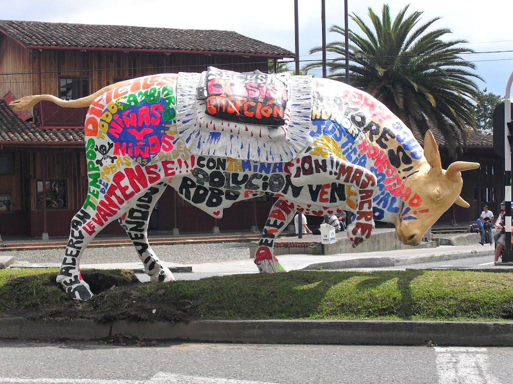 Escultura - Embestida del toro - Manizales by Juantiago