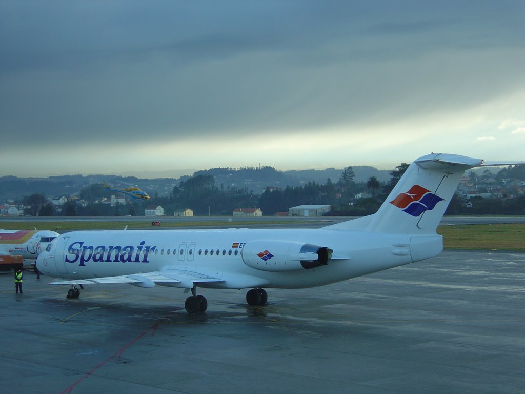 Fokker 100 Spanair by Fernando López-Azcár…