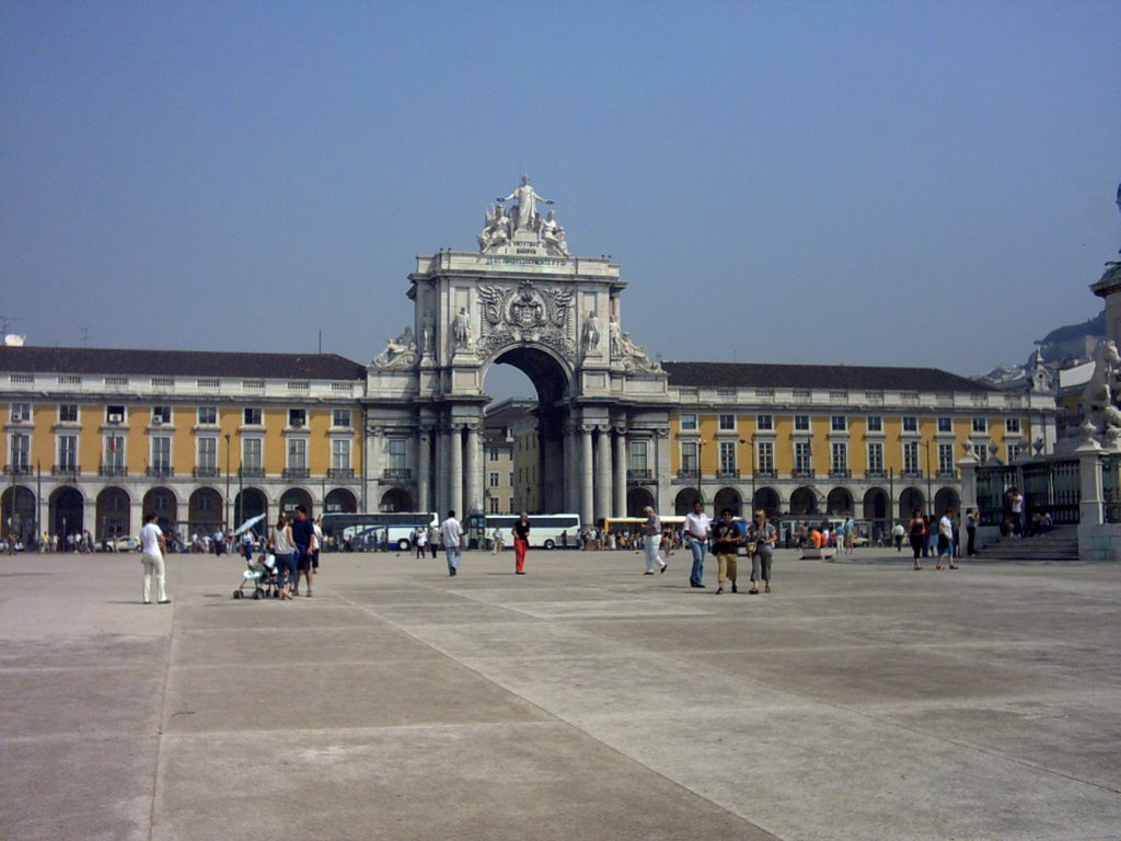 Praça do Comércio (Commerce Square), Lisbon by frannicksmith