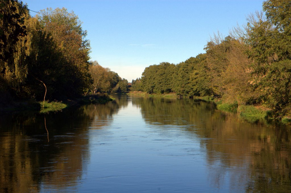 Piła, rzeka Gwda; Gwda river by Xavier.pl