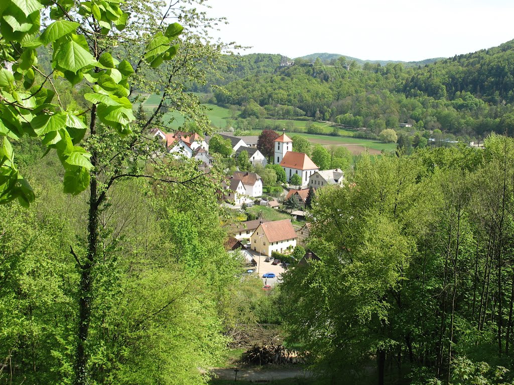 Blick auf Streitberg (Fränk. Schweiz) by Gisela Klabuhn