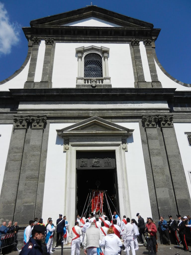 Madonna dell'Arco - Pellegrinaggio dei "Fujenti" al Santuario il Lunedì in Albis - Aprile 2012 by The Red